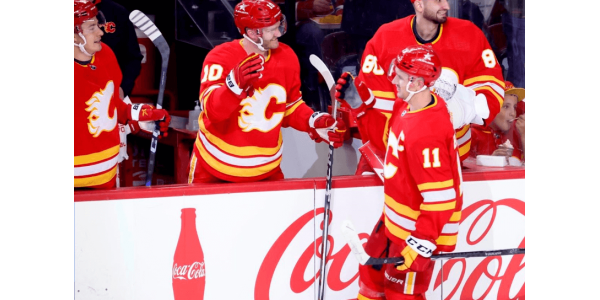 Mikael Backlund führt Flames zum großen Sieg Mikael Backlund führt Flames zum großen Sieg