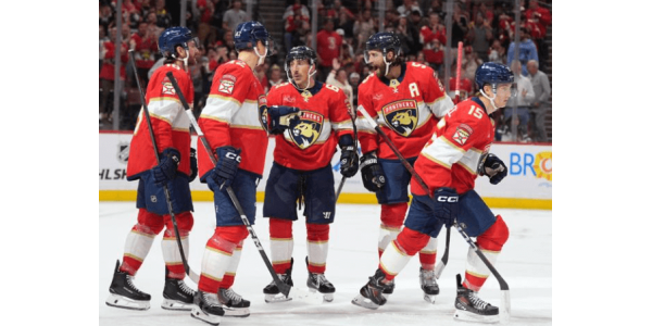 Die Florida Panthers drehten das Spiel und besiegten die Vancouver Canucks mit 8:5, wodurch sie ihre Siegesserie ausbauten Die Florida Panthers drehten das Spiel und besiegten die Vancouver Canucks mit 8:5, wodurch sie ihre Siegesserie ausbauten