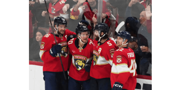 Die Panthers schossen fünf Tore innerhalb von zehn Minuten, und die Hurricanes standen vor dem Aus Die Panthers schossen fünf Tore innerhalb von zehn Minuten, und die Hurricanes standen vor dem Aus