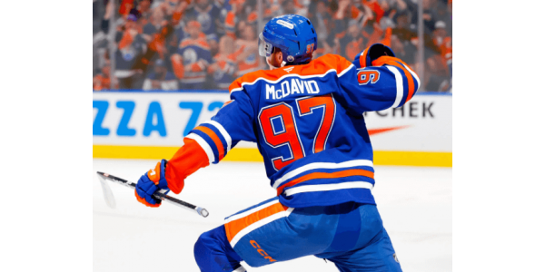 Conor McDavid stellt mit 20 Spielen in Folge einen neuen Saisonrekord an Toren auf Conor McDavid stellt mit 20 Spielen in Folge einen neuen Saisonrekord an Toren auf