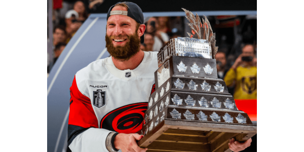 Jordan Staal führt Carolina Hurricanes zum zweiten Stanley-Cup-Sieg und MVP-Auszeichnung Jordan Staal führt Carolina Hurricanes zum zweiten Stanley-Cup-Sieg und MVP-Auszeichnung