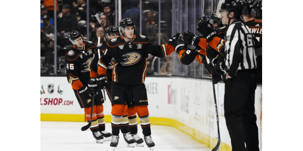 Die Anaheim Ducks beenden ihre 8-Spiele-Niederlageserie Die Anaheim Ducks beenden ihre 8-Spiele-Niederlageserie