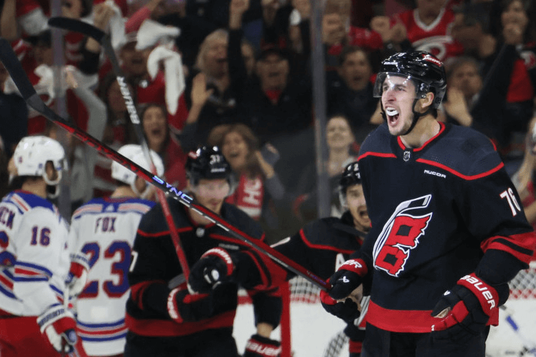 Brady Skjes Powerplay-Tor hält die Saison der Hurricanes am Leben