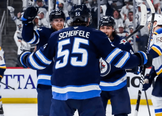 Connor und Scheffler führen die Jets zu einem Traumstart in die Playoffs