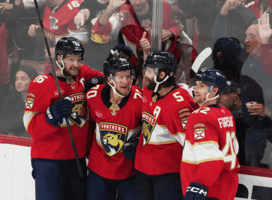 Die Panthers schossen fünf Tore innerhalb von zehn Minuten, und die Hurricanes standen vor dem Aus