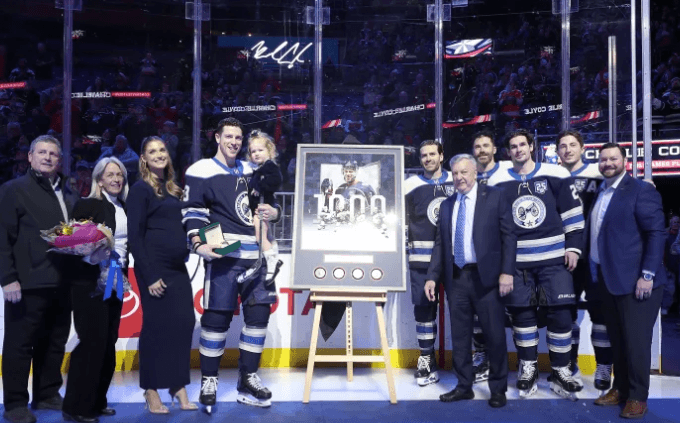Die Columbus Blue Jackets würdigten Charlie Coyles 1000. NHL-Spiel