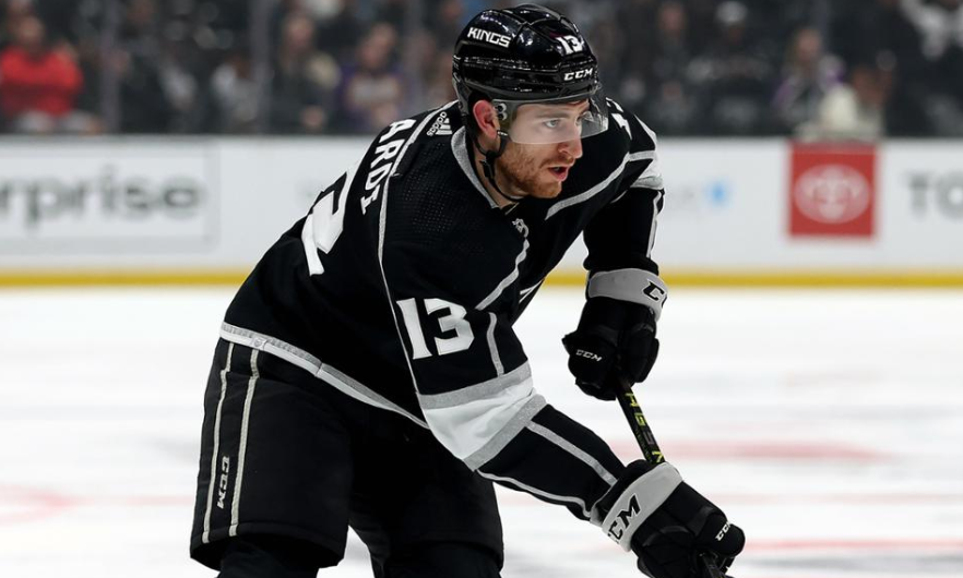 Um ein Schiedsverfahren zu vermeiden, verpflichten die Winnipeg Jets Kings-Stürmer Gabriel Villadi